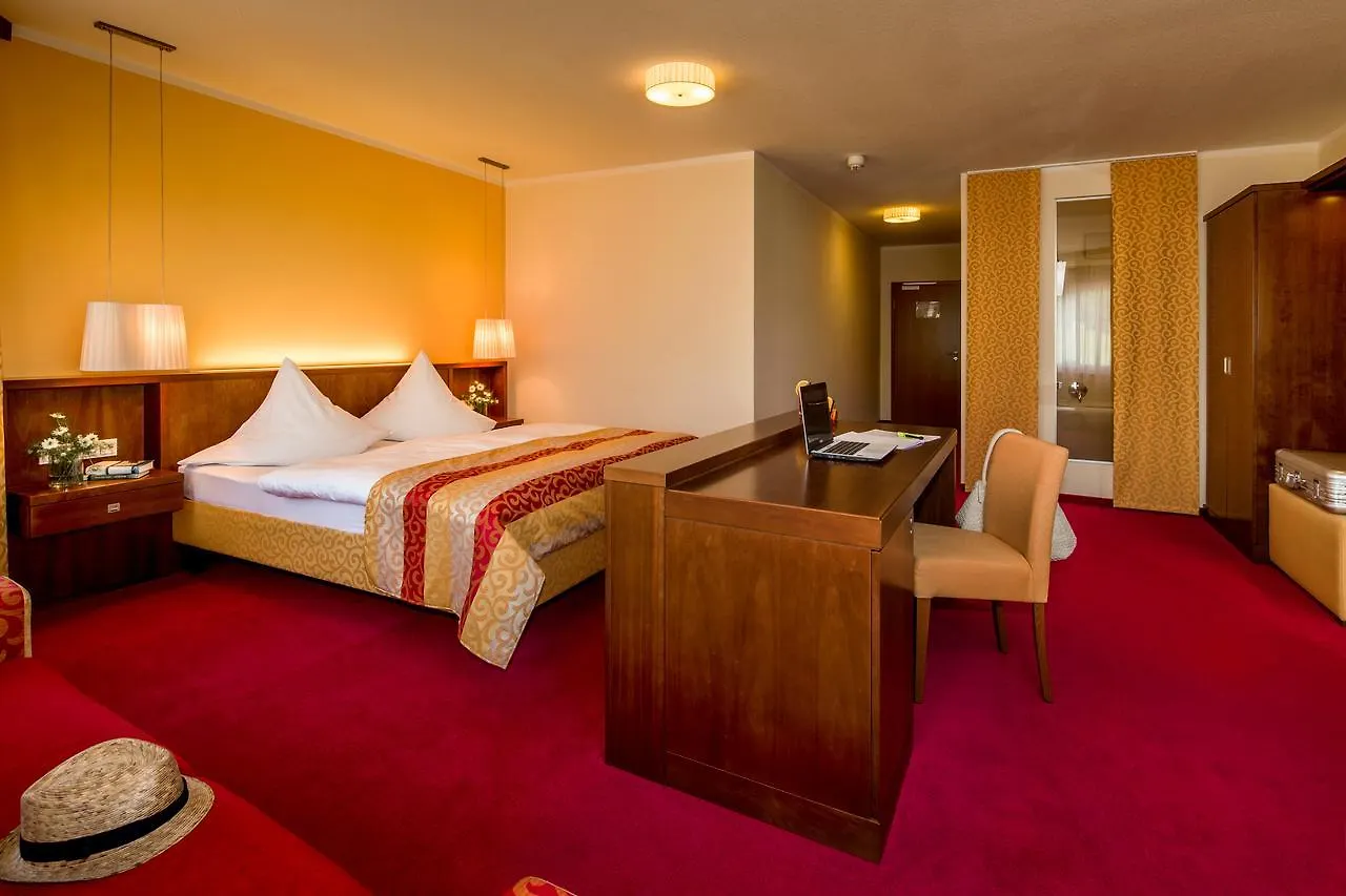 Hotel-Restaurant Distlerhof contacts